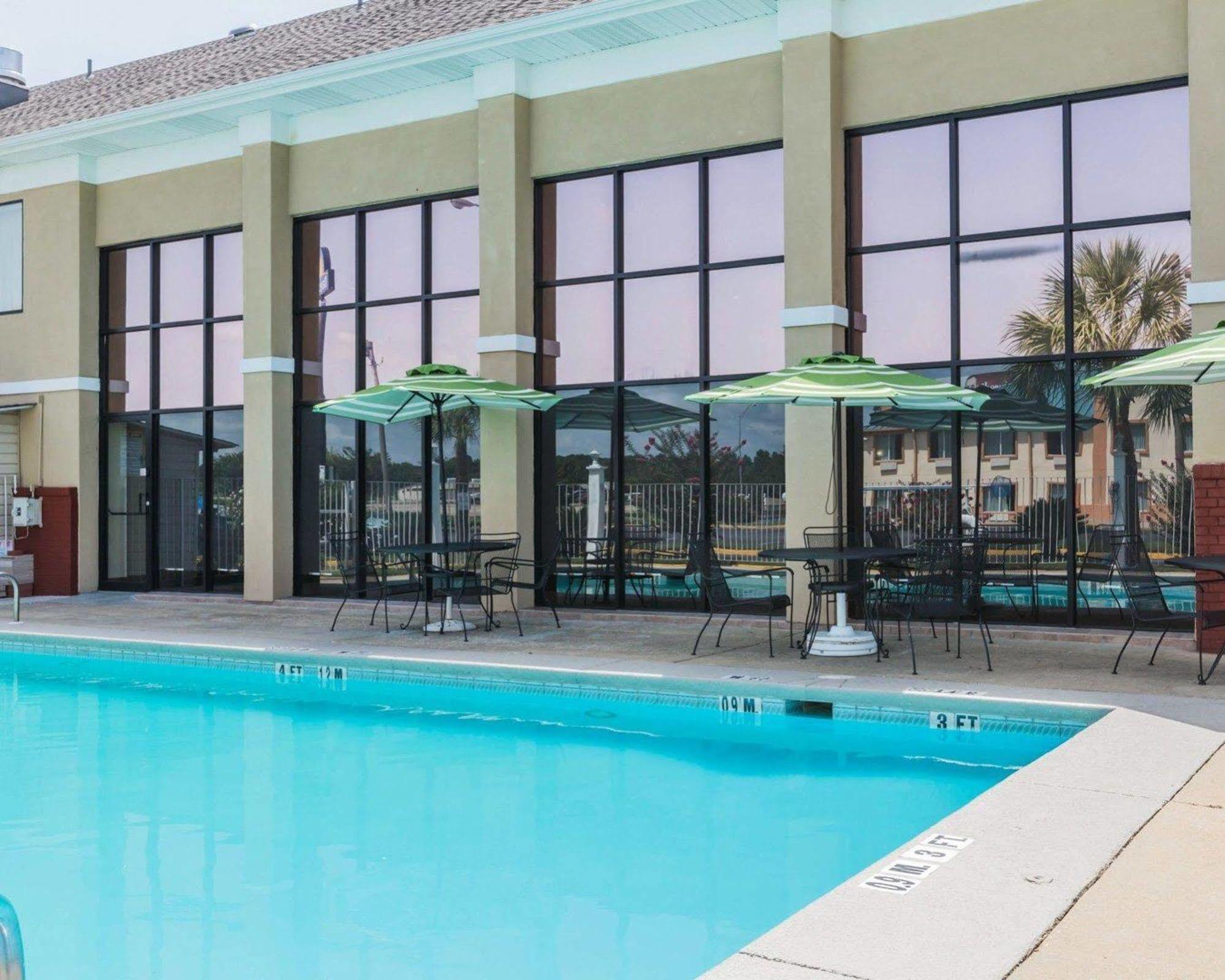 Quality Inn & Suites North Montgomery Exterior photo