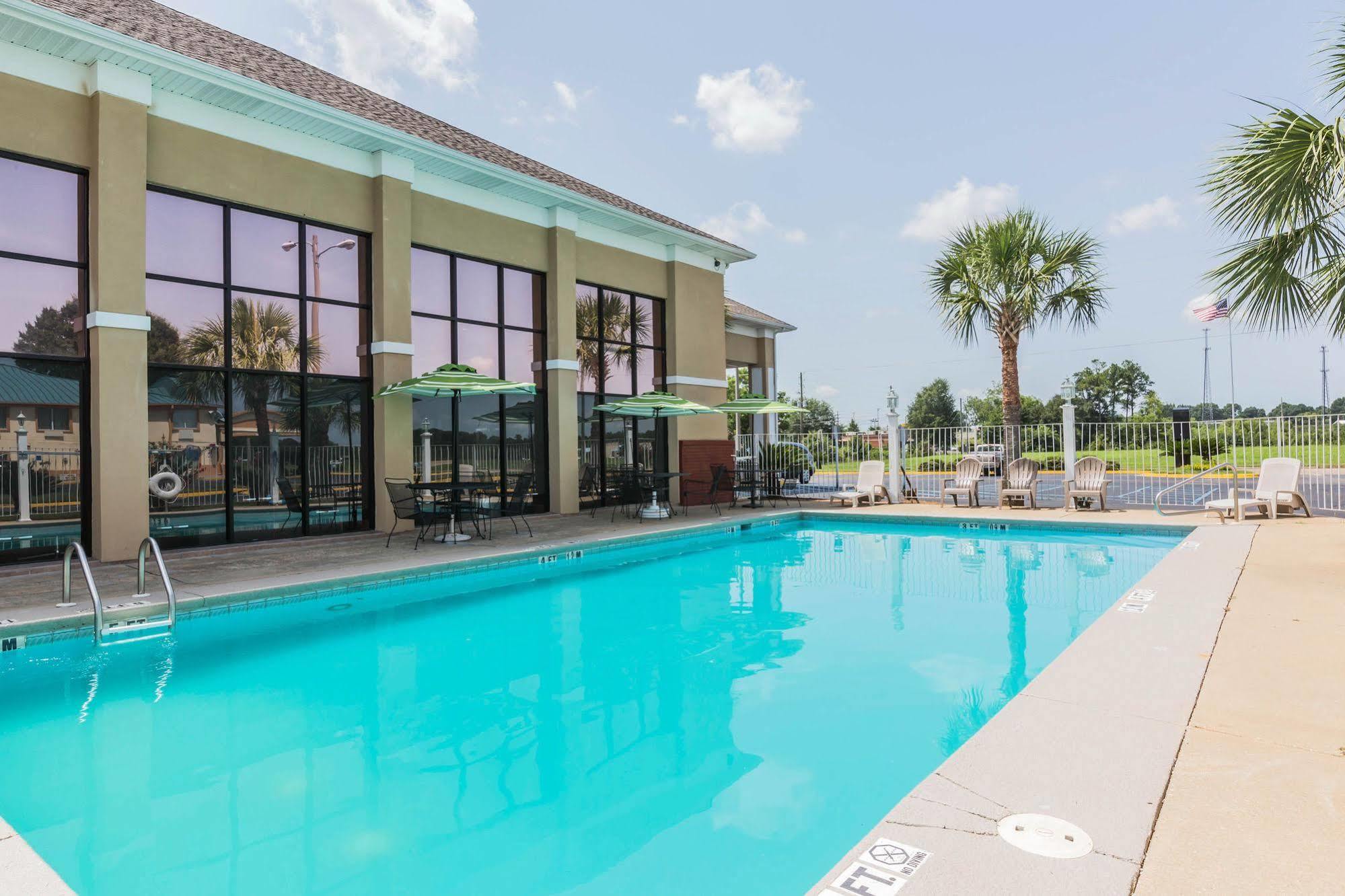 Quality Inn & Suites North Montgomery Exterior photo